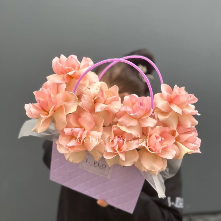 Сумочка с розами "Кети" в Набережных Челнах