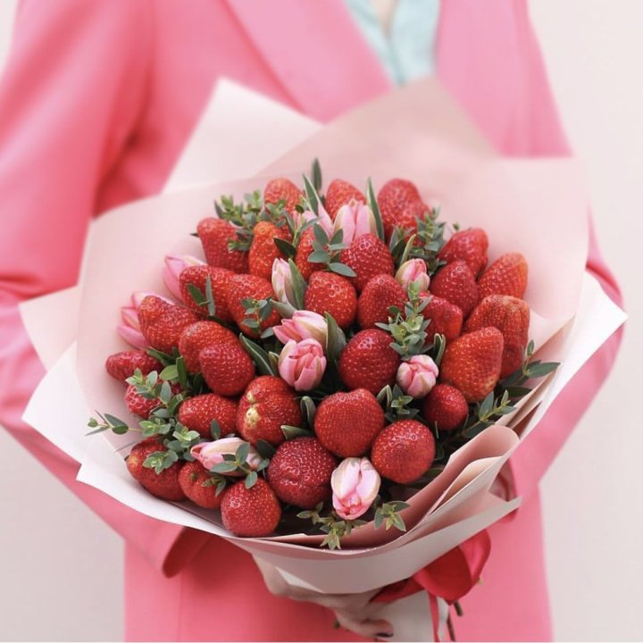 Тюльпаны и клубника в Набережных Челнах