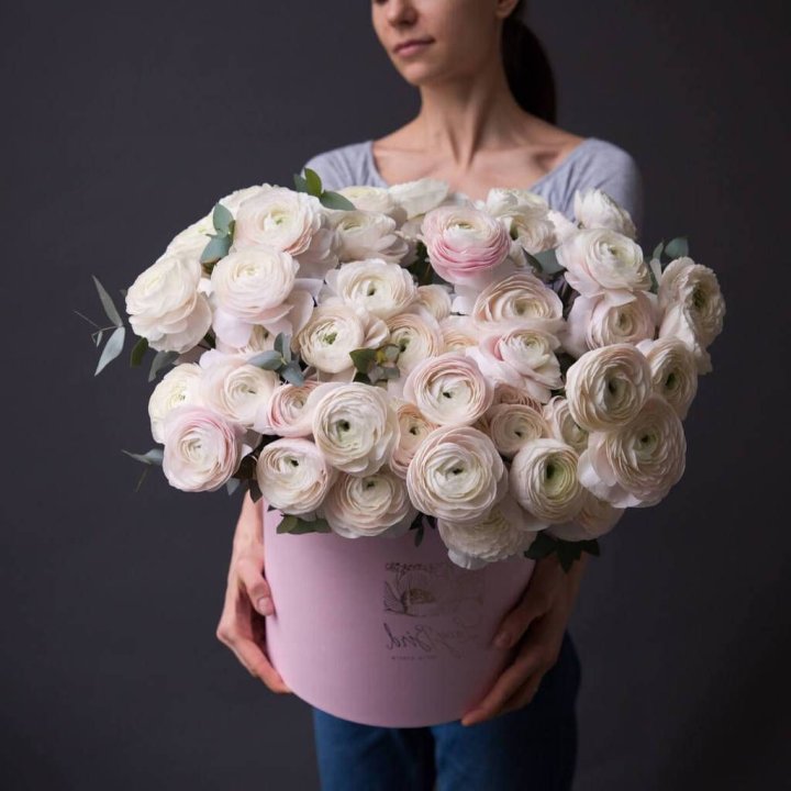 Бокс с ранункулюсами в Набережных Челнах