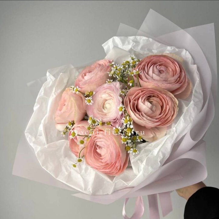 Ранункулюсы с ромашками в Набережных Челнах