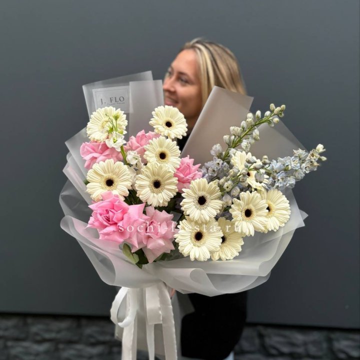 Букет роз и гербер в Набережных Челнах