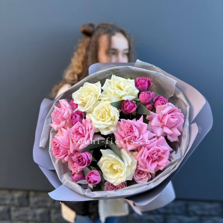 Букет французских и пионовидных роз в Набережных Челнах