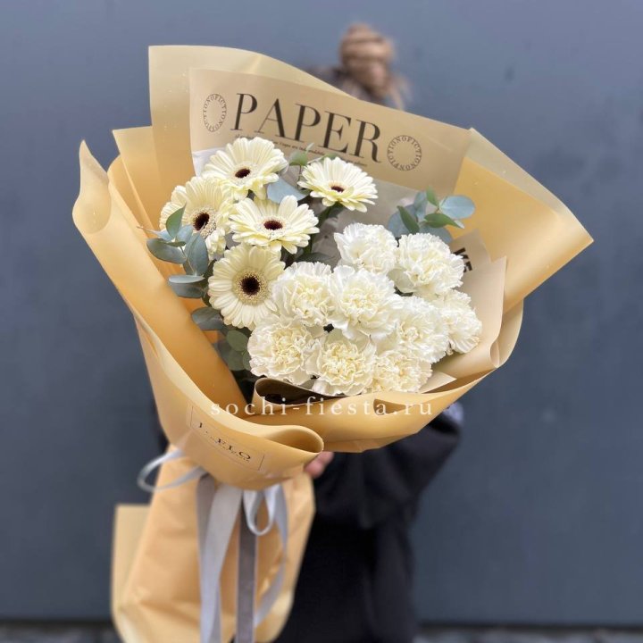  Букет с диантусами и герберами в Набережных Челнах