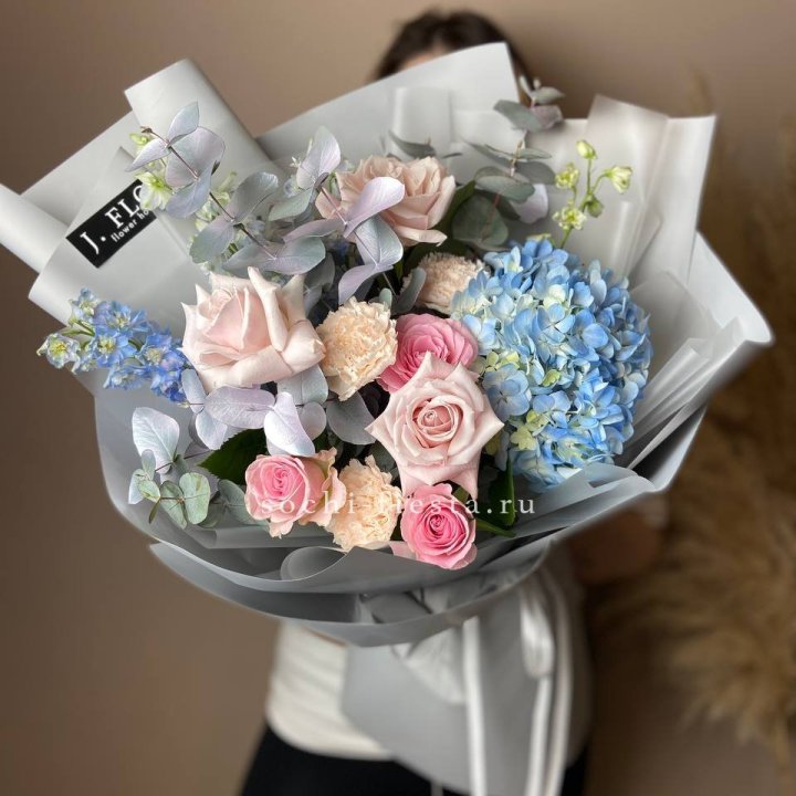 Букет с гортензией № 4 в Набережных Челнах