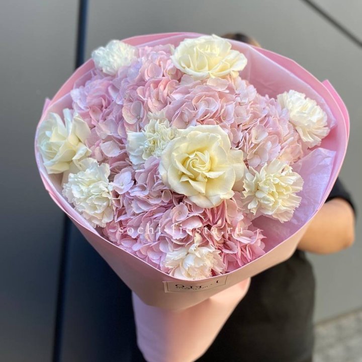  Букет гортензий и роз  в Набережных Челнах