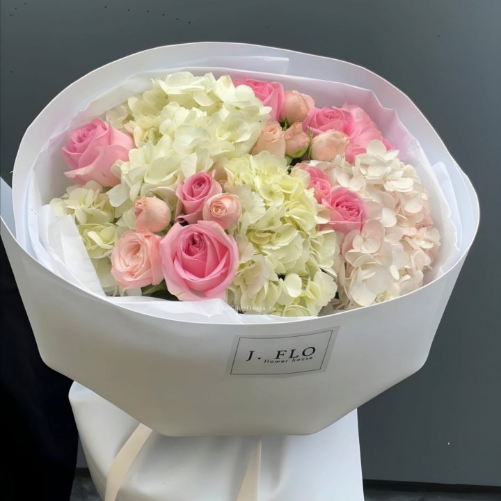  Букет гортензии и роз  "Тиамо" в Набережных Челнах