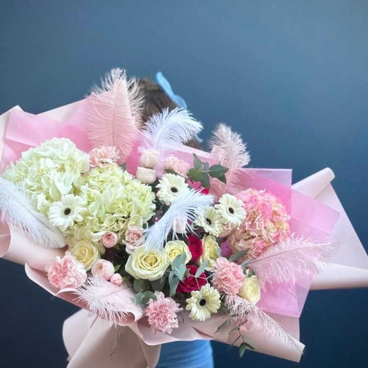 Дизайнерский букет "Валенсия-3" в Набережных Челнах