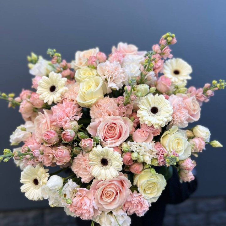 Авторский букет "Нежный" в Набережных Челнах