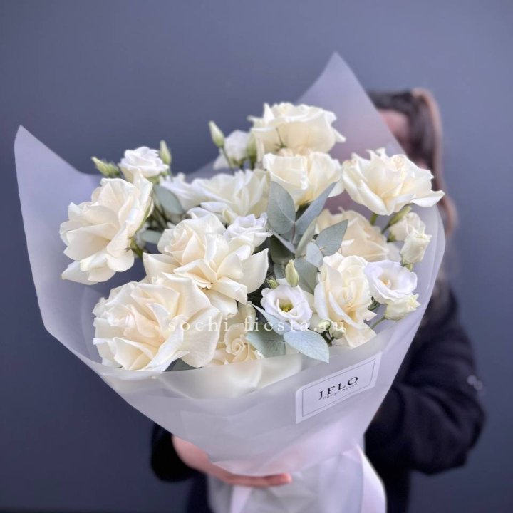 Букет французских роз и эустомы  в Набережных Челнах