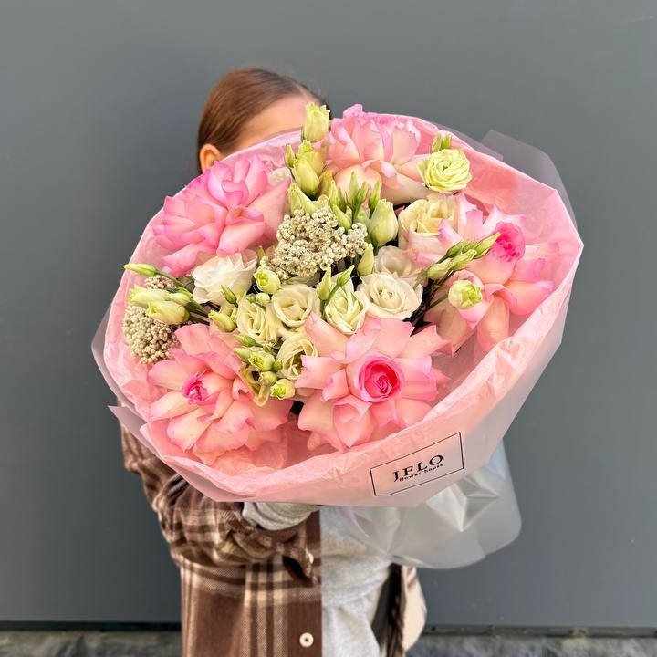 Букет "Розы с эустомой" с доставкой в Набережных Челнах