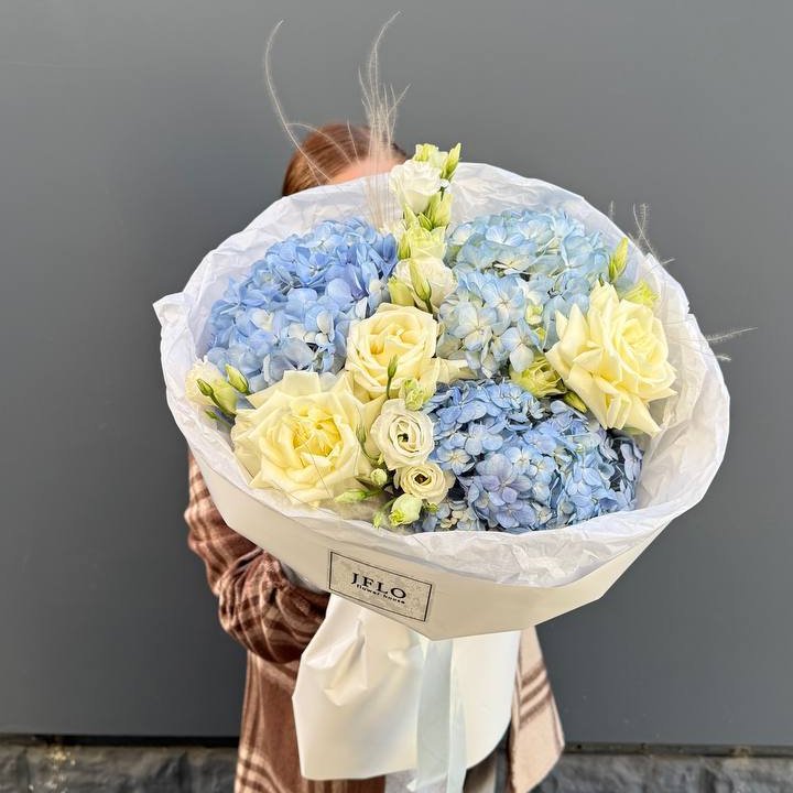 Букет "Глубина глаз" с доставкой в Набережных Челнах