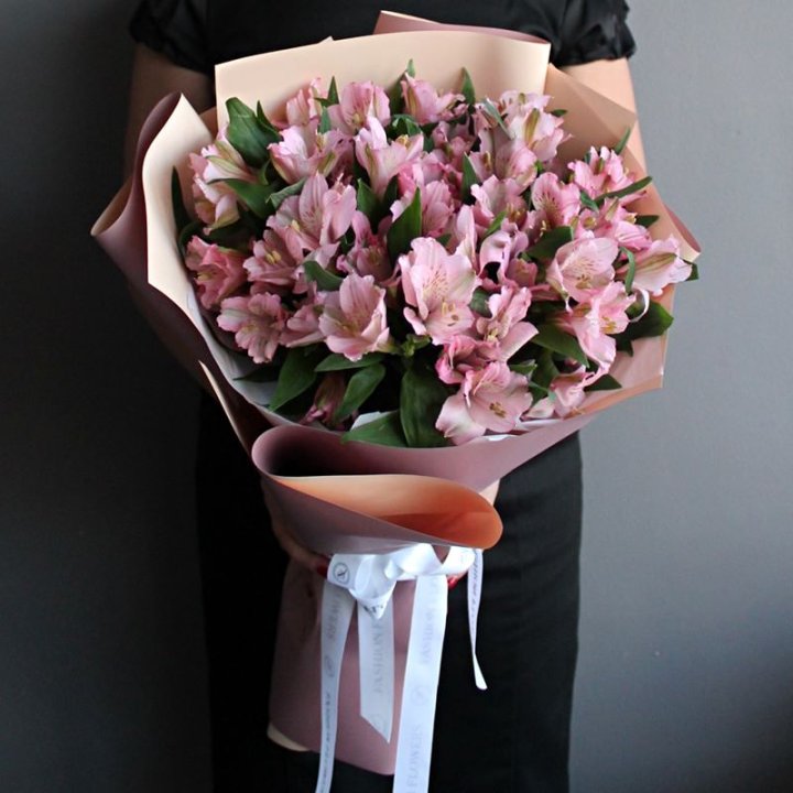 Букет розовых альстромерий в Набережных Челнах