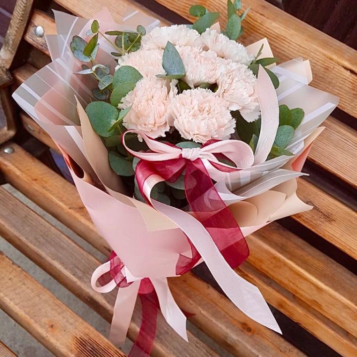 Диантусы с эвкалиптом в Набережных Челнах