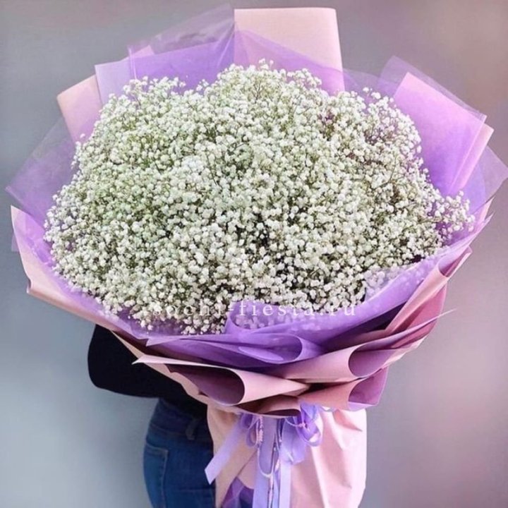 Облако белых гипсофил в Набережных Челнах