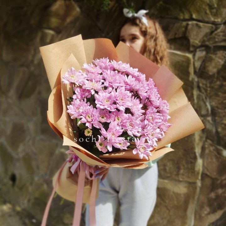 Букет хризантем в крафте в Набережных Челнах