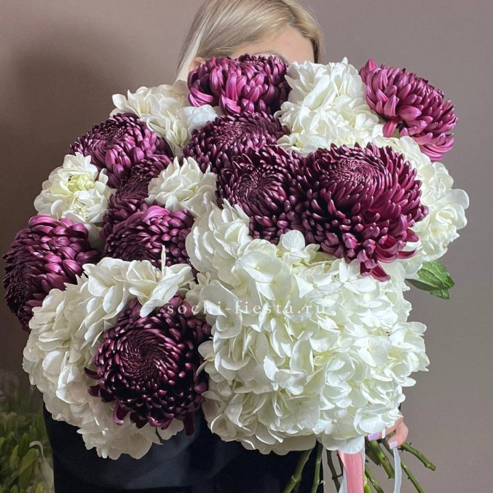 Охапка Бигуди и гортензий в Набережных Челнах