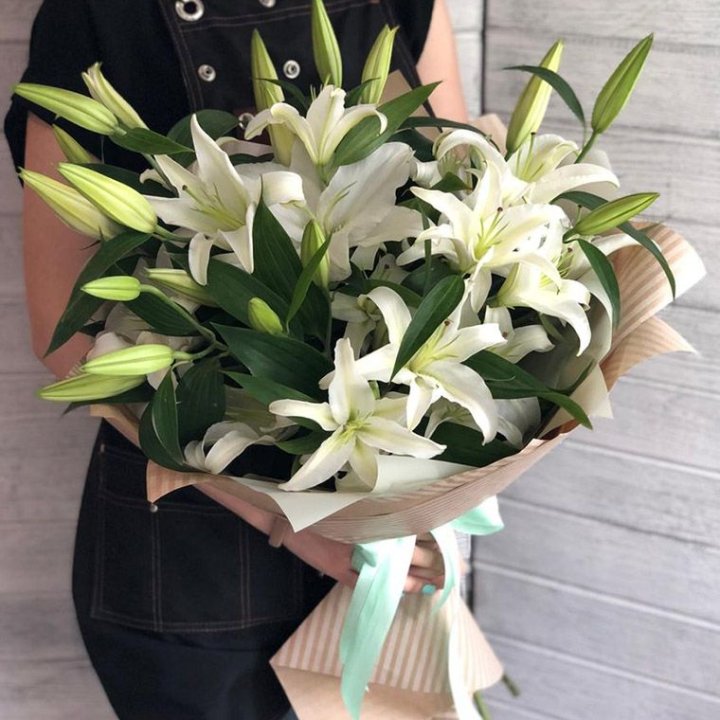 Букет белых лилий в Набережных Челнах
