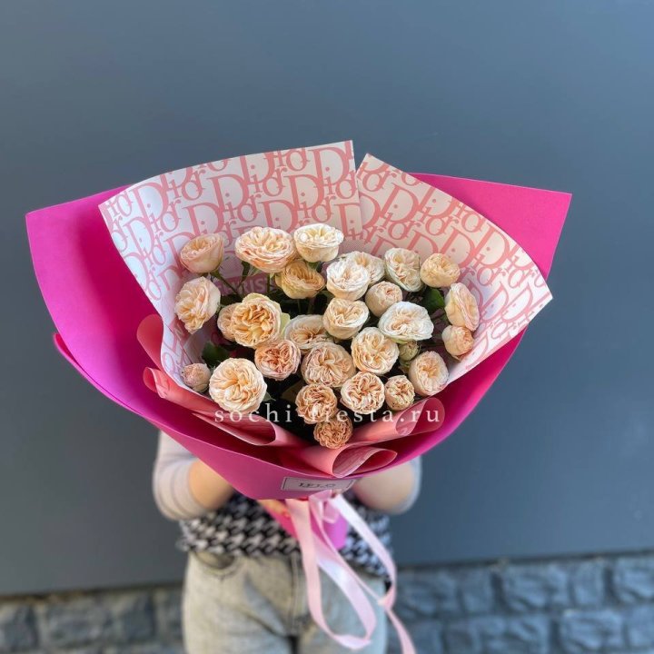 9 пионовидных роз в Набережных Челнах