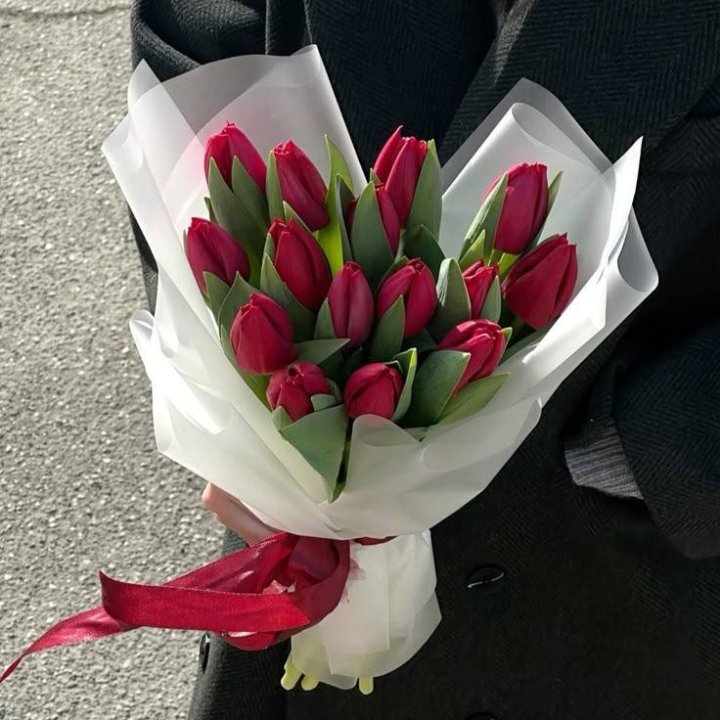 15 красных тюльпанов в Набережных Челнах