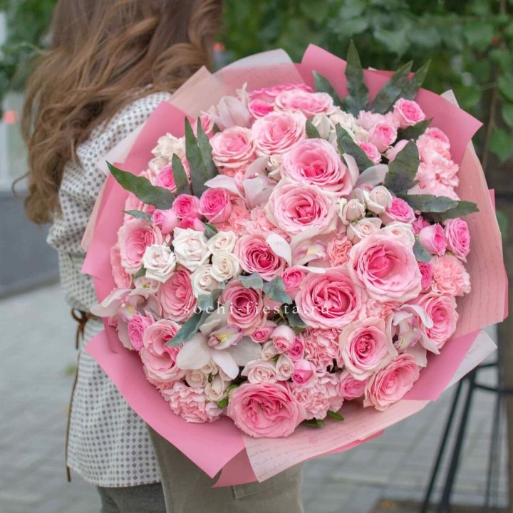 Дизайнерский букет "Барби" в Набережных Челнах