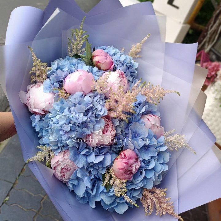 Дизайнерский букет с гортензией №3 в Набережных Челнах
