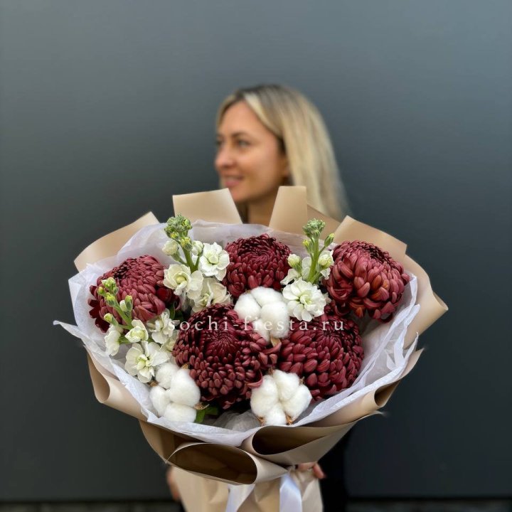 Хризантемы с маттиолой в Набережных Челнах