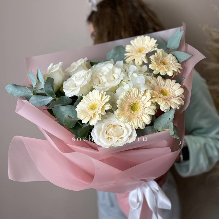 Букет роз, гортензии, гербер  в Набережных Челнах