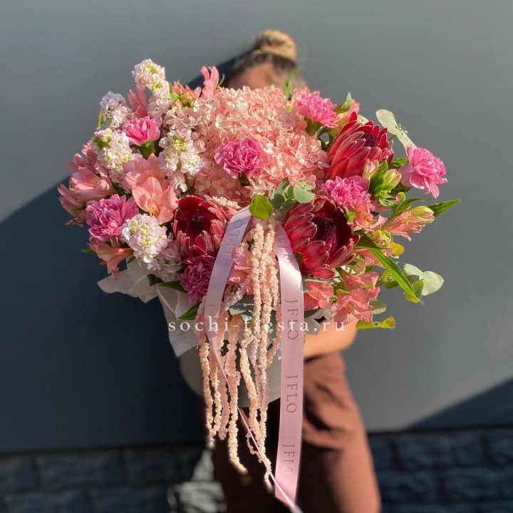 Коробка с цветами "Камикадзе" в Набережных Челнах