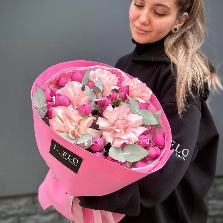 Букет французских и пионовидных роз "Ламиносо" в Набережных Челнах