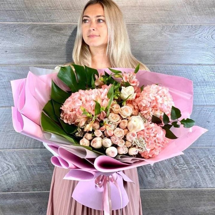 Дизайнерский букет "Валенсия-2" в Набережных Челнах