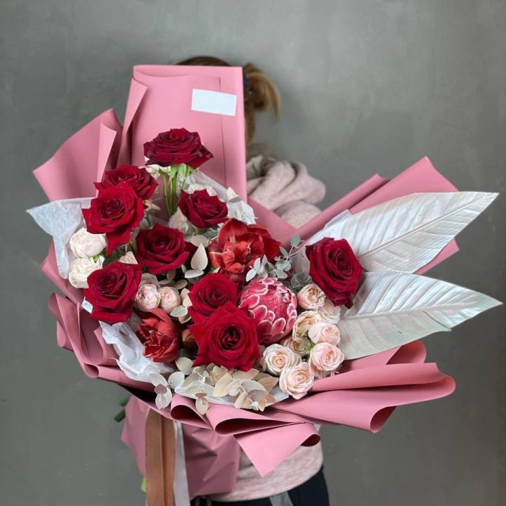 Дизайнерский букет "Ред Вильвет" в Набережных Челнах