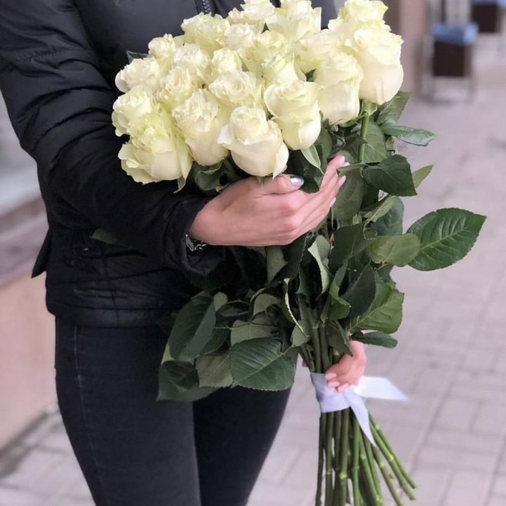 Голландские розы белые в Набережных Челнах