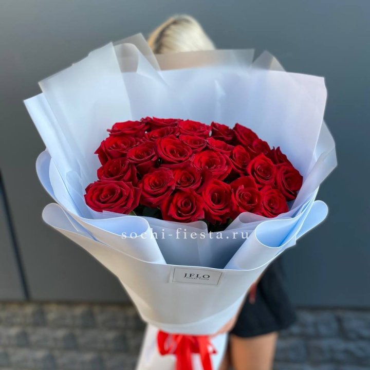 25 высоких роз  в Набережных Челнах