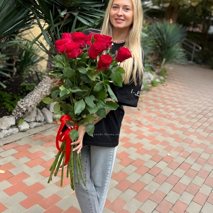 15 высоких красных роз в Набережных Челнах