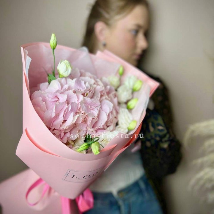 Букет с гортензией №2 в Набережных Челнах