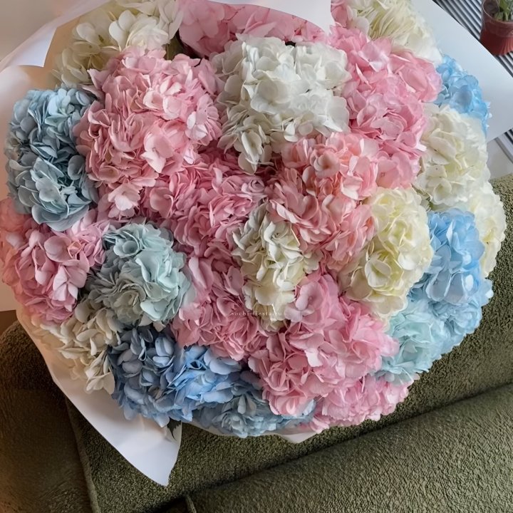 Букет гортензий микс в Набережных Челнах