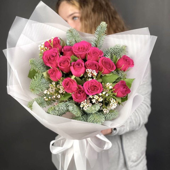 Новогодний букет Елки и Розы в Набережных Челнах