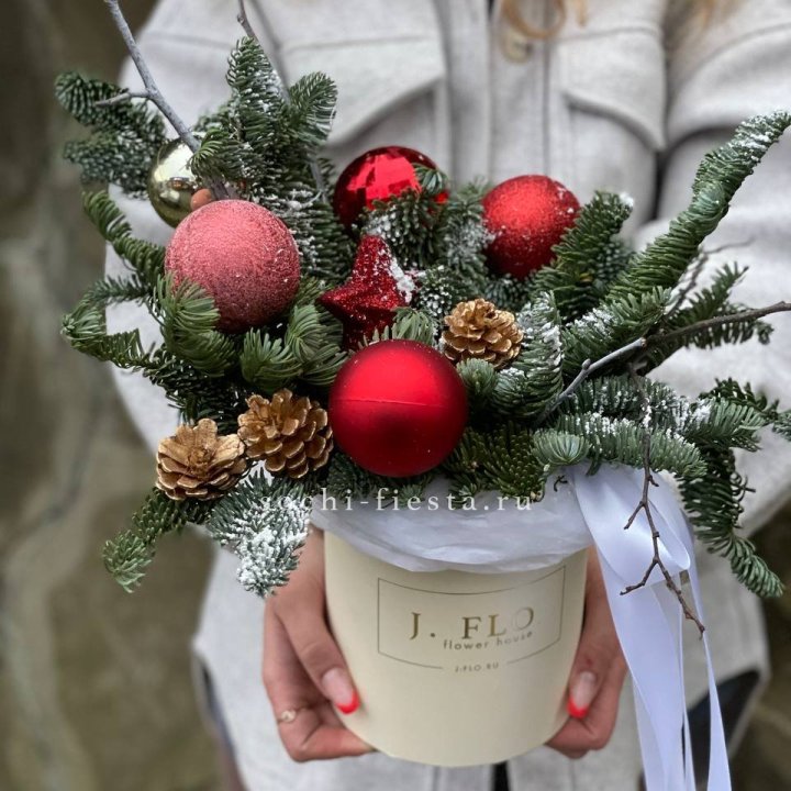 Новогодняя композиция в коробке ред в Набережных Челнах