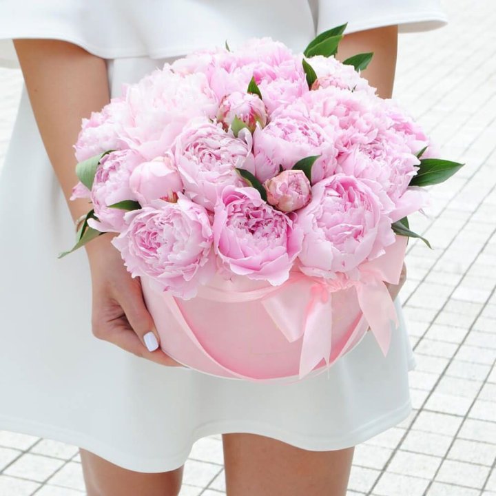 Пионы в шляпной коробке в Набережных Челнах