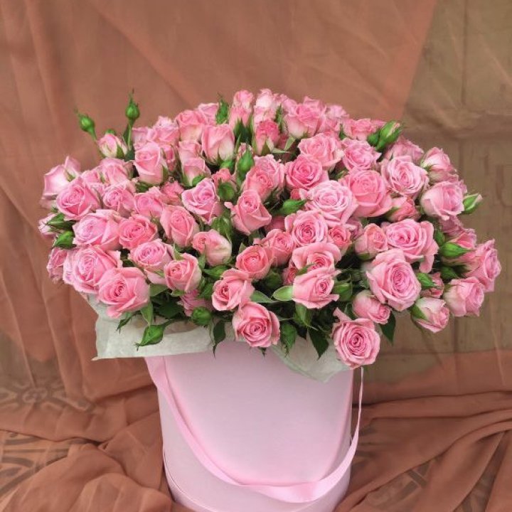 Кустовые розы в коробке в Набережных Челнах