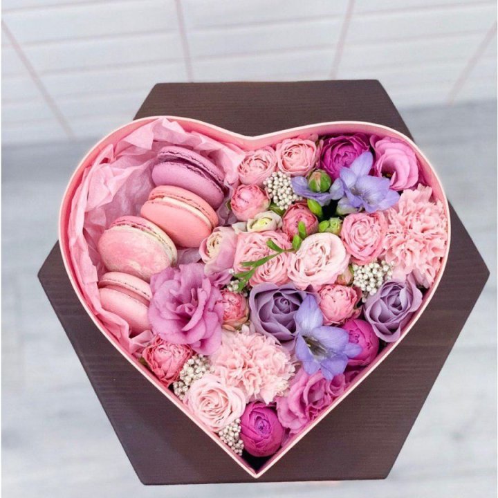 Бокс-сердце с макаронс  в Набережных Челнах