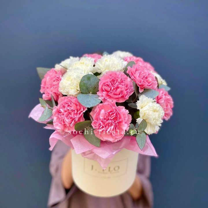 Диантусы в цилиндре в Набережных Челнах