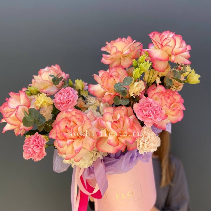 Бокс нежный с розами в Набережных Челнах