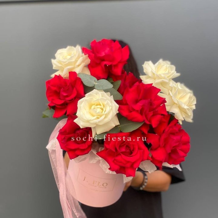 13 Французских роз в боксе в Набережных Челнах