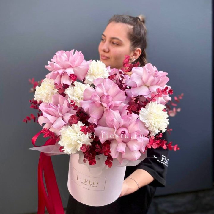 Бокс с французскими розами "Вела вита" в Набережных Челнах