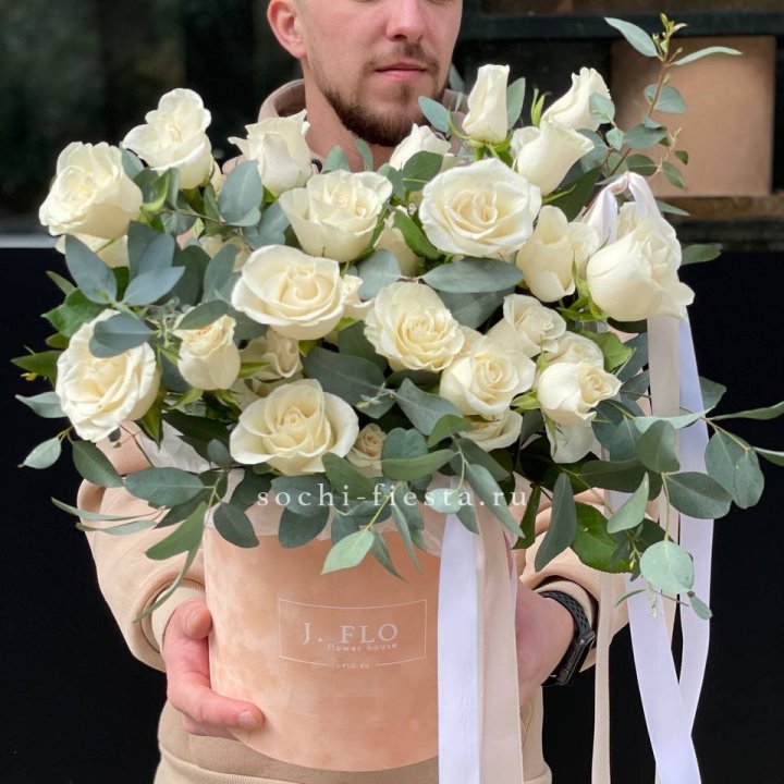 41 белая роз в бархатном боксе в Набережных Челнах