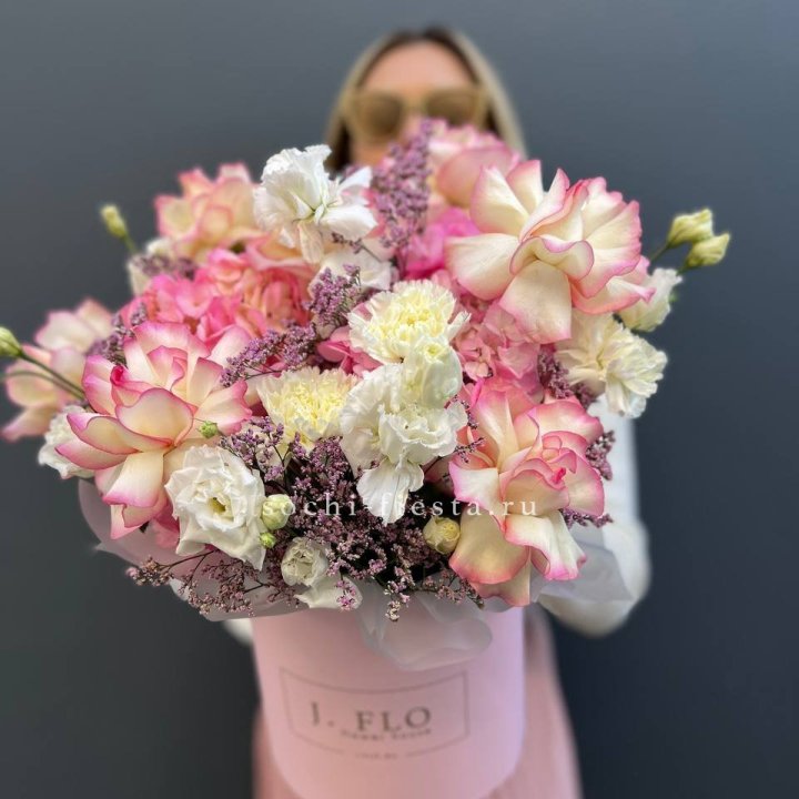 Цветочная композиция "Глория" в боксе в Набережных Челнах