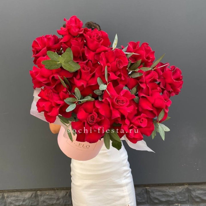 Бокс из 17 французских роз с доставкой в Набережных Челнах