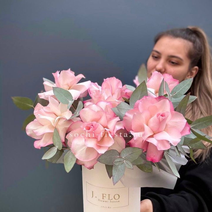 7 Французских роз в боксе в Набережных Челнах