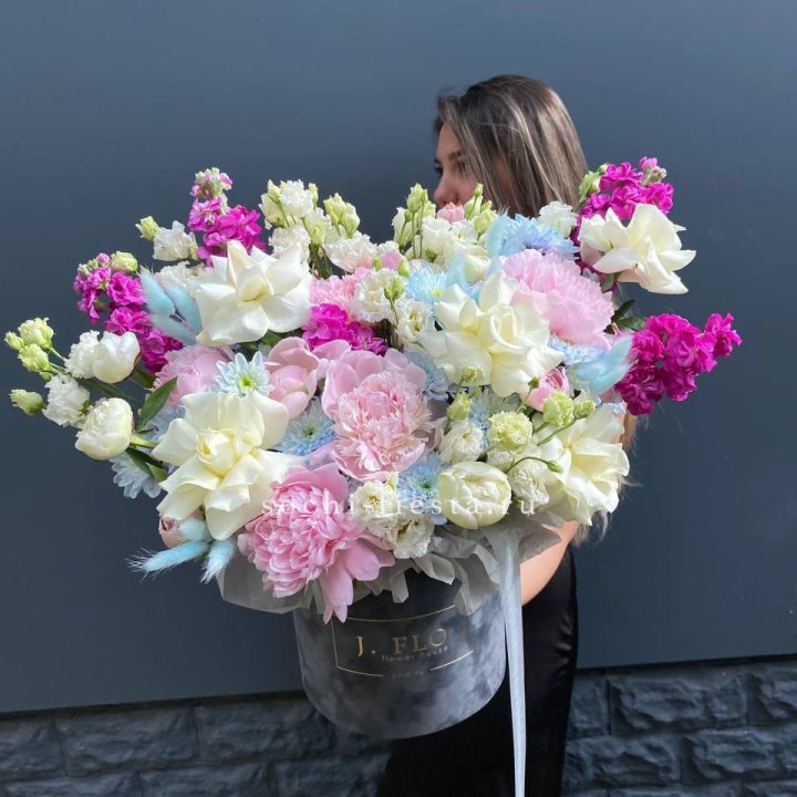 Дизайнерский цилиндр "Пионы гарден" в Набережных Челнах